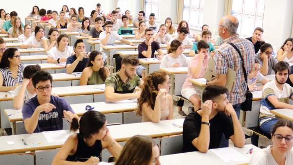 Alumnos antes de realizar la selectividad en la UPO Alumnos antes de realizar la selectividad en la UPO