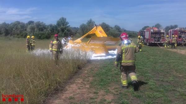 Accidente de una avioneta en un aterrizaje forzoso Accidente de una avioneta en un aterrizaje forzoso
