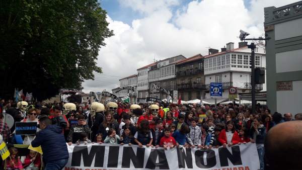 Manifestación en Santiago contra la Mina de Touro - O Pino Manifestación en Santiago contra la Mina de Touro - O Pino