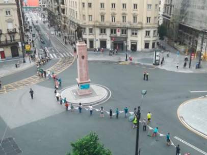 Cadena humana en Bilbao en favor al derecho a decidir en el País Vasco.