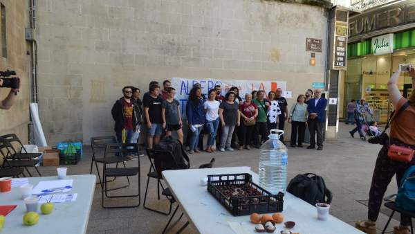 Representantes de las entidades que apoyan la campaña ‘Fruta con justicia social Representantes de las entidades que apoyan la campaña ‘Fruta con justicia social