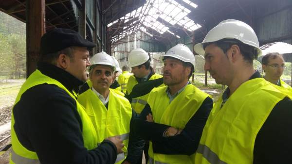 Soro ha presenciado el traslado de los antiguos coches de viajeros en Canfranc Soro ha presenciado el traslado de los antiguos coches de viajeros en Canfranc
