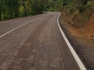 Carretera que une Jabugo con la N-433.