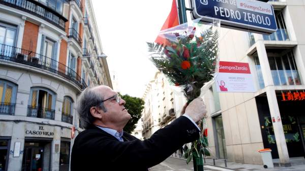Ángel Gabilondo, candidato socialista a la Presidencia de la Comunidad de Madrid, durante una ofrenda floral con motivo del tercer aniversario del fallecimiento de Pedro Zerolo. Ángel Gabilondo, candidato socialista a la Presidencia de la Comunidad de Madrid, durante una ofrenda floral con motivo del tercer aniversario del fallecimiento de Pedro Zerolo.