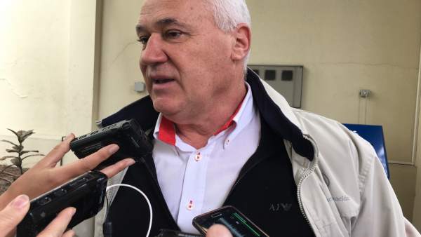 El alcalde de Becerreá, Manuel Martínez, en declaraciones a los medios El alcalde de Becerreá, Manuel Martínez, en declaraciones a los medios