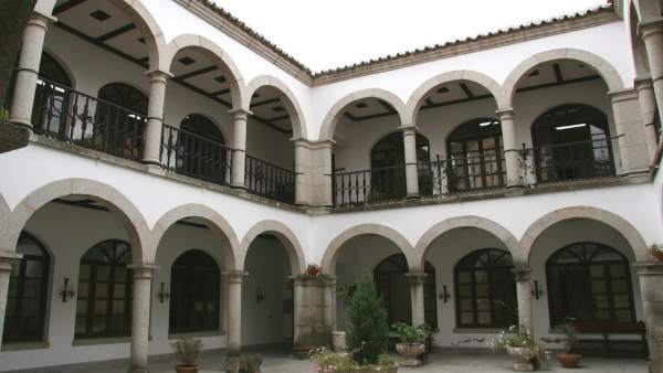Patio del Ayuntamiento de Coria (Cáceres) Patio del Ayuntamiento de Coria (Cáceres)