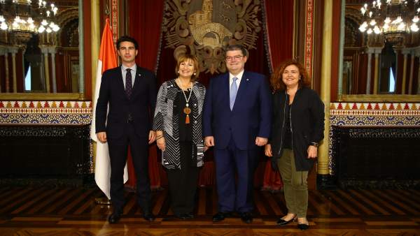 Aburto recibe a Emilia Saiz Aburto recibe a Emilia Saiz