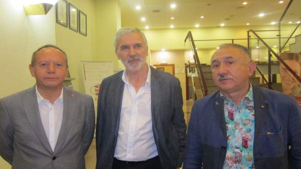 PEPE ÁLVAREZ JUNTO A ISMAEL SÁEZ Y FRANCISCO SACACIA PEPE ÁLVAREZ JUNTO A ISMAEL SÁEZ Y FRANCISCO SACACIA