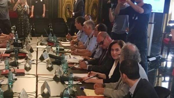 Miquel Buch y Ada Colau presiden la Junta de Seguridad Local. Miquel Buch y Ada Colau presiden la Junta de Seguridad Local.