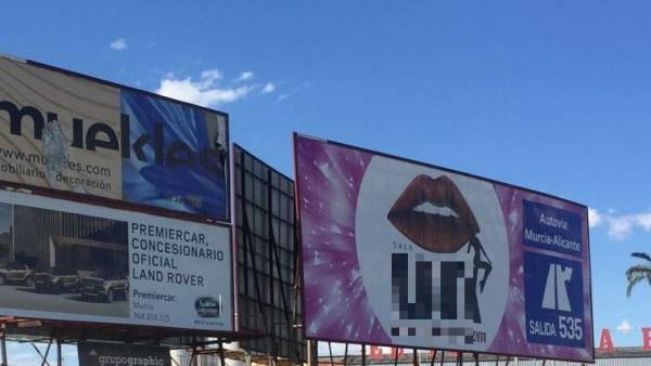 PSOE denuncia que la mujer siga siendo tratada como 'un objeto sexual' en vallas PSOE denuncia que la mujer siga siendo tratada como 'un objeto sexual' en vallas
