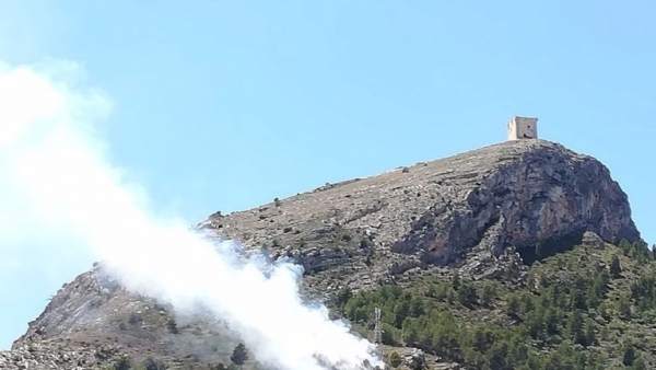 Las llamas a los pies del Castell de Cocentaina Las llamas a los pies del Castell de Cocentaina