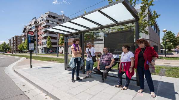 Artigas en una nueva marquesina del autobús en el Actur Artigas en una nueva marquesina del autobús en el Actur