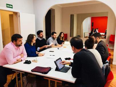 Delegaciones de Podemos e IU Madrid, reunidas este miércoles.