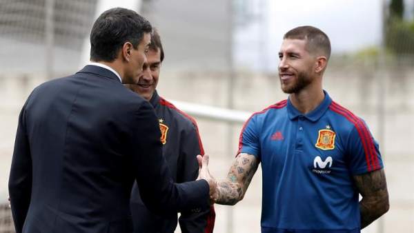 Sergio Ramos, con el presidente del Gobierno, Pedro Sánchez. Sergio Ramos, con el presidente del Gobierno, Pedro Sánchez.