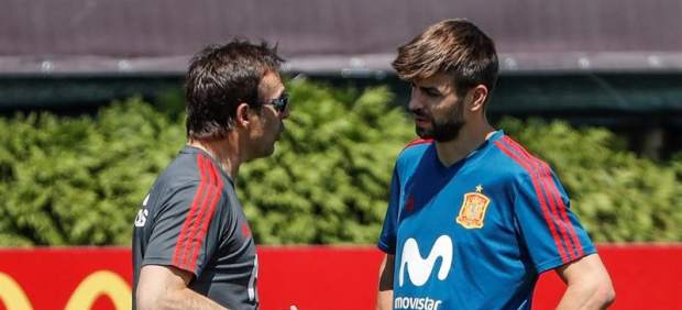 Gerard Piqué y Julen Lopetegui, en un entrenamiento con España.
