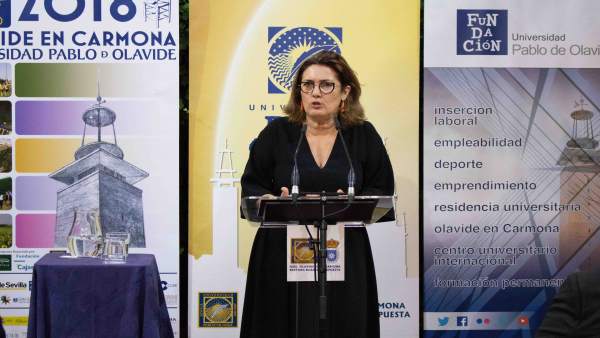La periodista Montserrat Domínguez, en los cursos de verano de la UPO La periodista Montserrat Domínguez, en los cursos de verano de la UPO