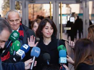Juana Rivas atiende a los medios a su salida del juzgado