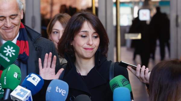 Juana Rivas atiende a los medios a su salida del juzgado Juana Rivas atiende a los medios a su salida del juzgado