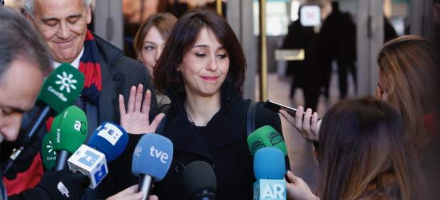 Juana Rivas atiende a los medios a su salida del juzgado