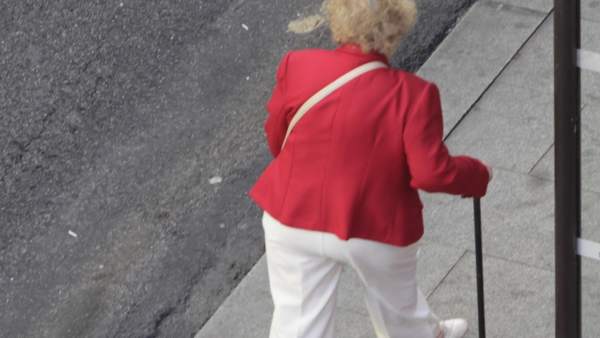 Anciana, bastón, mujer mayor, ancianos, anciano Anciana, bastón, mujer mayor, ancianos, anciano