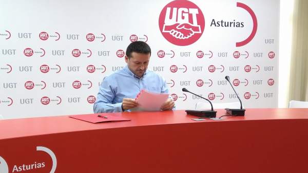 El secretario general de UGT Asturias Javier Fernández Lanero en rueda de prensa El secretario general de UGT Asturias Javier Fernández Lanero en rueda de prensa