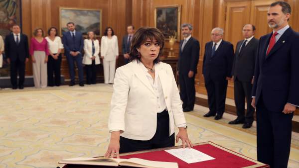 La nueva ministra de Justicia, Dolores Delgado, promete su cargo ante el Rey La nueva ministra de Justicia, Dolores Delgado, promete su cargo ante el Rey