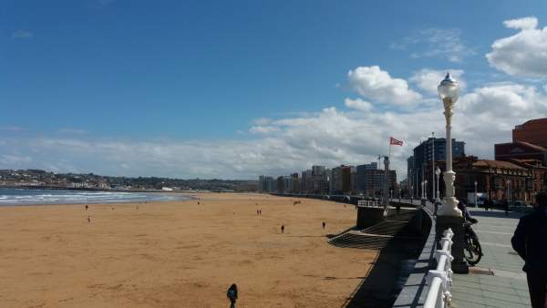 Playa de San Lorenzo de Gijón Playa de San Lorenzo de Gijón