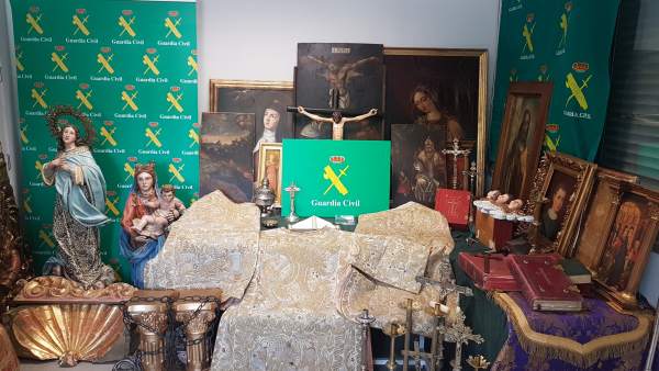 Objetos religiosos recuperados por la Guardia Civil Objetos religiosos recuperados por la Guardia Civil