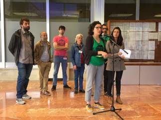 ARCHIVO / Miembros de la PAH y del Observatori Desc.
