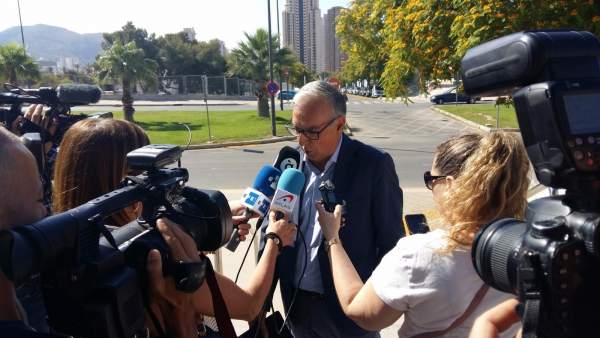 Agustín Navarro atiende a los medios este jueves Agustín Navarro atiende a los medios este jueves