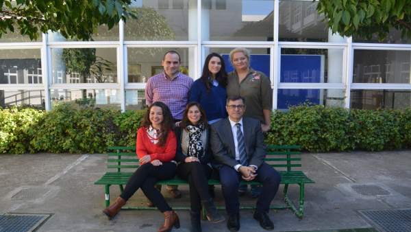 El Laboratorio de Redes Personales y Comunidades de la Universidad de Sevilla El Laboratorio de Redes Personales y Comunidades de la Universidad de Sevilla