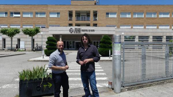 Luís Villares y el diputado Davide Rodríguez en el hospital de Verín Luís Villares y el diputado Davide Rodríguez en el hospital de Verín