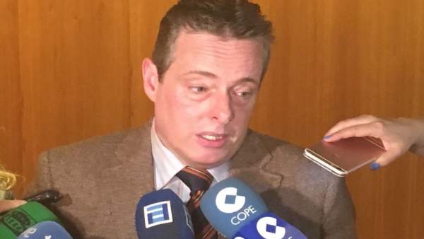 Marcelino Marcos Lídez atiende a los medios. Marcelino Marcos Lídez atiende a los medios.