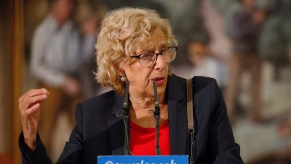 Carmena defiende que "cualquiera", con independencia del género, "puede pintarse las uñas" Carmena defiende que "cualquiera", con independencia del género, "puede pintarse las uñas"