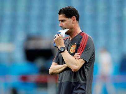 Fernando Hierro, en un entrenamiento de la Selección española.