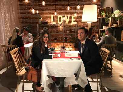 Ana Guerra, en la parodia de 'First Dates' de 'Homo Zapping'.