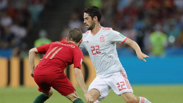 Isco Alarcón maneja el balón Isco Alarcón maneja el balón