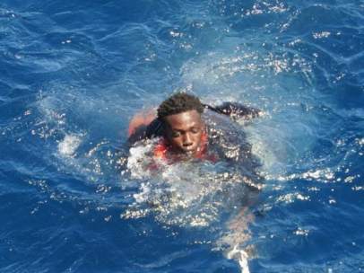 Persona rescatada por Salvamento Marítimo