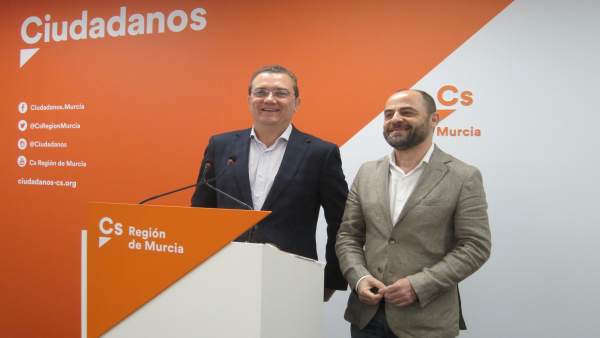 Miguel Garaulet y José Luis Martínez, en la rueda de prensa Miguel Garaulet y José Luis Martínez, en la rueda de prensa