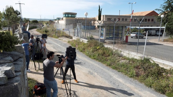 Repercusión mediática ante la entrada de Iñaki Urdangarín en la cárcel de Brieva (Ávila). Repercusión mediática ante la entrada de Iñaki Urdangarín en la cárcel de Brieva (Ávila).