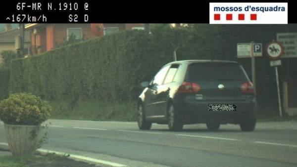 Cazado un conductor a 167 km/h en Olot. Cazado un conductor a 167 km/h en Olot.