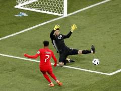Kane rescata a Inglaterra con un gol en el descuento