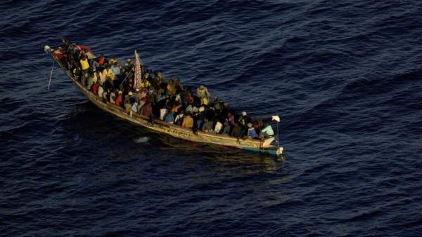 Cayuco localizado al sur de Canarias Cayuco localizado al sur de Canarias