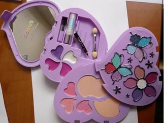Set de maquillaje de Claire´s retirado por restos de amianto en su composición.