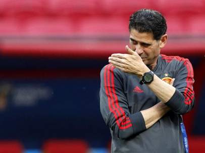 Fernando Hierro, en un entrenamiento con la Selección española.