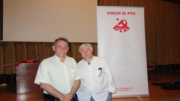 Enrique Santiago junto a Antonio Quirce del PCE Enrique Santiago junto a Antonio Quirce del PCE