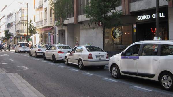 Nueva parada de taxis de Duque de la Victoria. 20-6-2018 Nueva parada de taxis de Duque de la Victoria. 20-6-2018