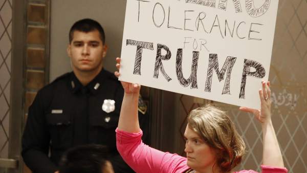 Protesta contra Trump por niños migrantes en la frontera