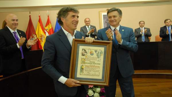 Pedro Delgado recibe el título de Hijo Predilecto de Segovia Pedro Delgado recibe el título de Hijo Predilecto de Segovia