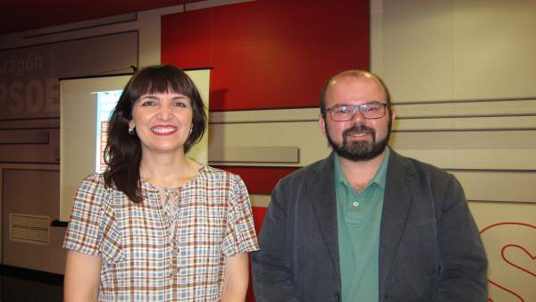 Ana Vázquez y Sergio Ortiz, en la sede del PSOE-Aragón esta tarde en Zaragoza Ana Vázquez y Sergio Ortiz, en la sede del PSOE-Aragón esta tarde en Zaragoza